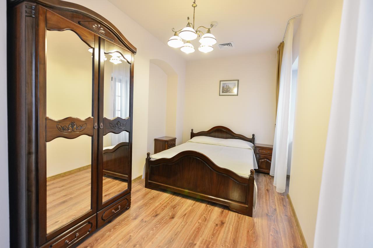 Le Petit Paris Hotel Cluj Napoca Bagian luar foto