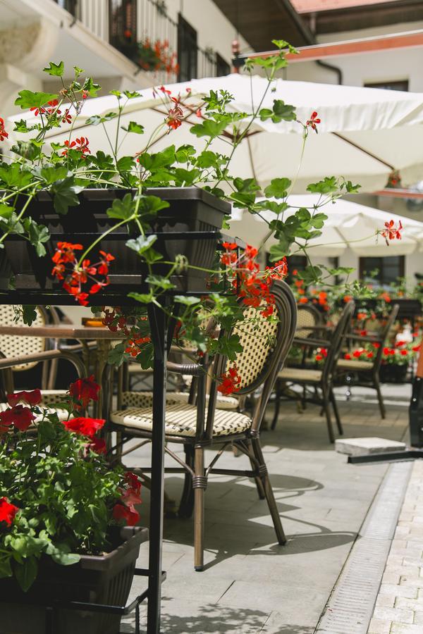 Le Petit Paris Hotel Cluj Napoca Bagian luar foto