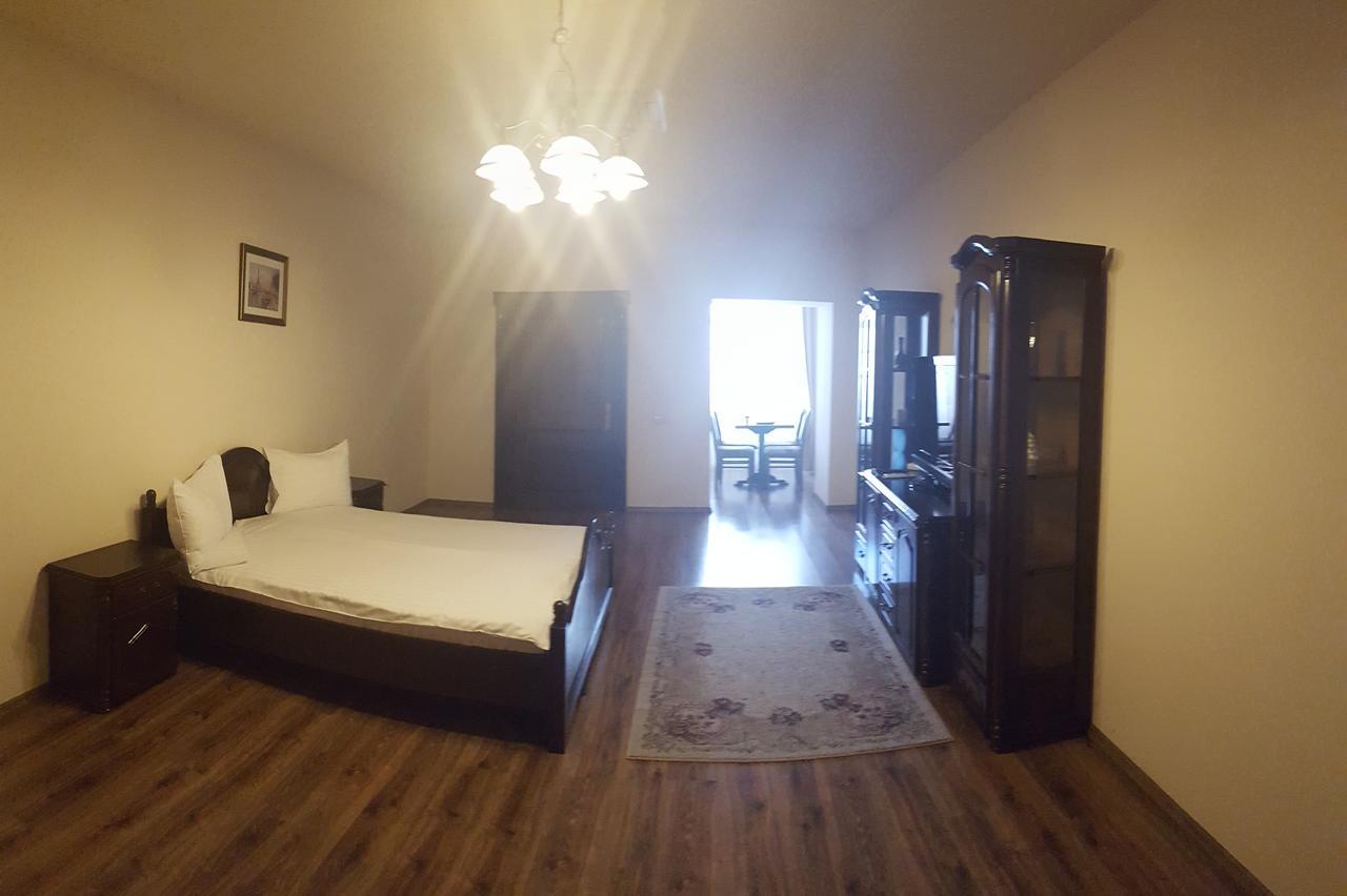 Le Petit Paris Hotel Cluj Napoca Bagian luar foto