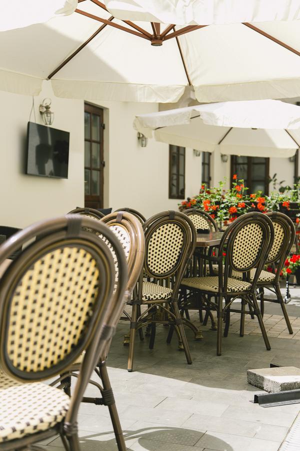 Le Petit Paris Hotel Cluj Napoca Bagian luar foto